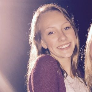 Meet your Posher, Alexis