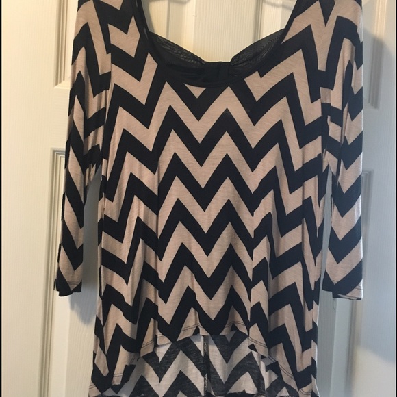 Long sleeve, chevron top, with open back and bow