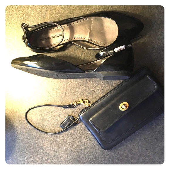 Black pointed toe flat