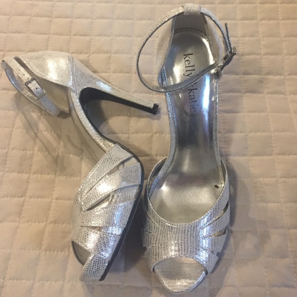 Silver pumps - Picture 2 of 4