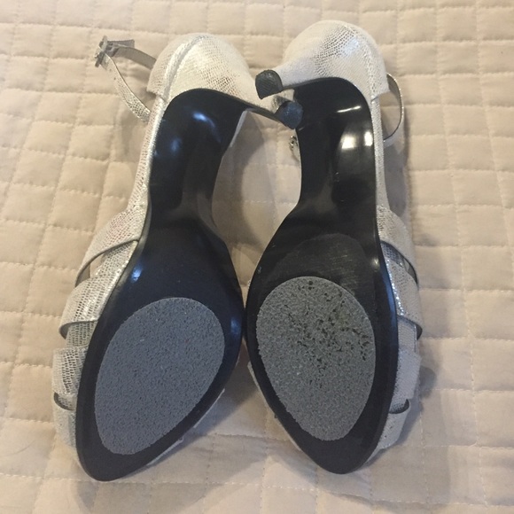 Silver pumps - Picture 3 of 4