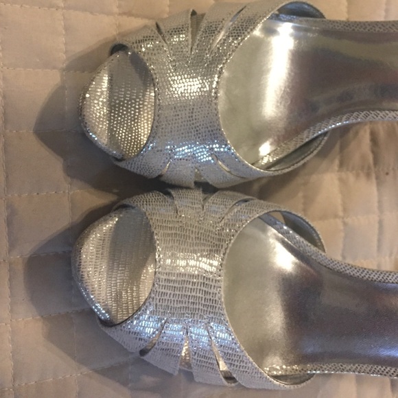 Silver pumps - Picture 4 of 4