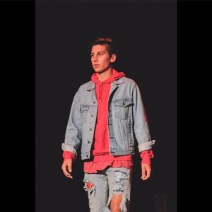 Meet your Posher, Zachary