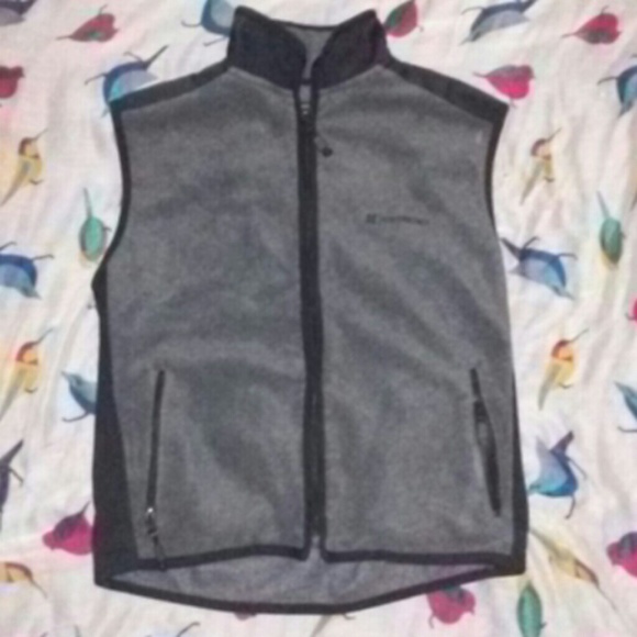 American Eagle Performance Vest
