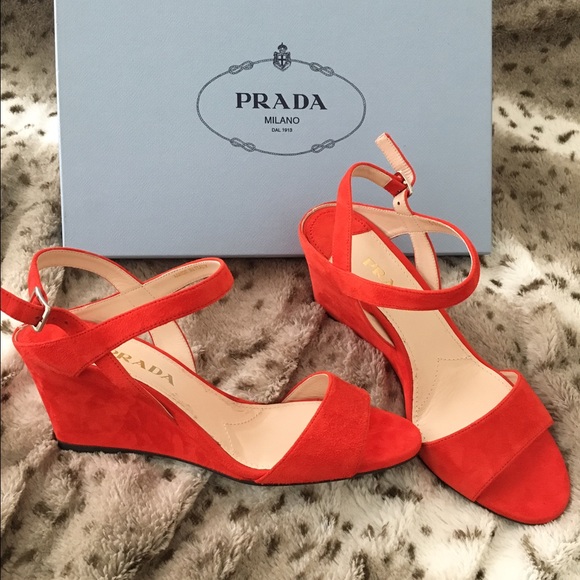 🚫🚫SOLD🚫🚫Prada "camoscio" size 37.5