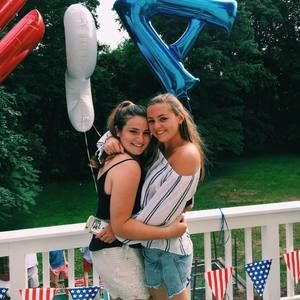 Meet your Posher, Caroline