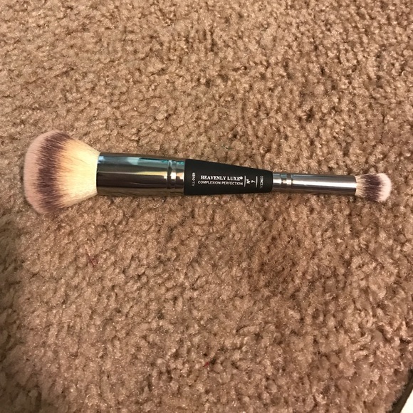 It cosmetics Heavenly Luxe Brush
