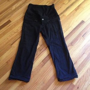 Maternity black capris size 6