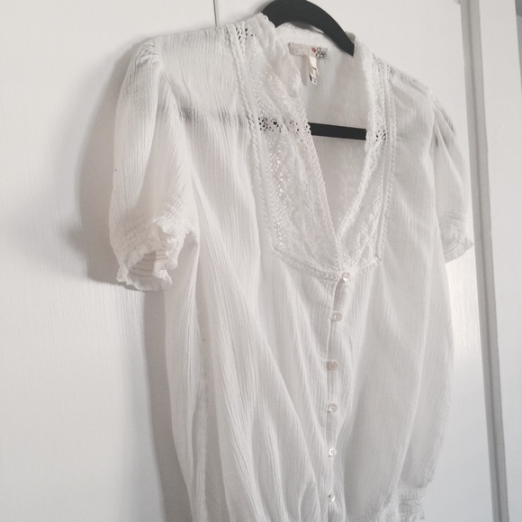 Joie white Lace Puff short sleeve v neck top XS
