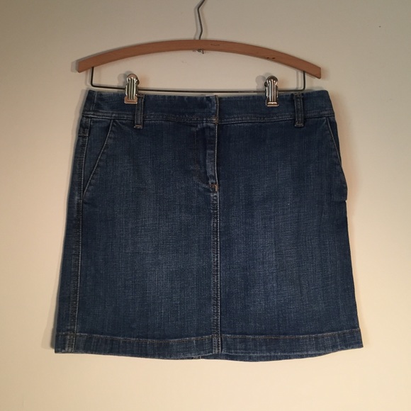 EUC Loft size 2 denim skirt.
