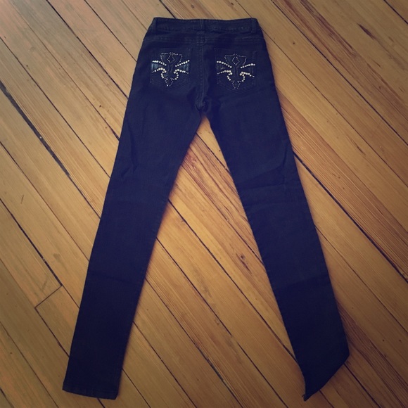 Forever 21 black skinny jeans with details!