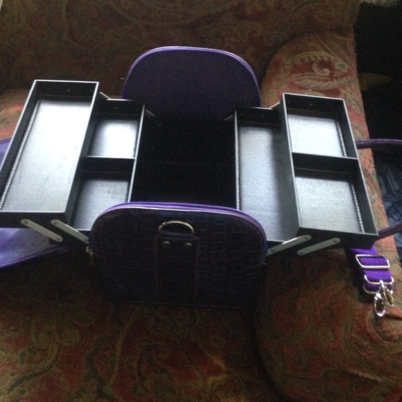 A big makeup bag/case - Picture 2 of 4