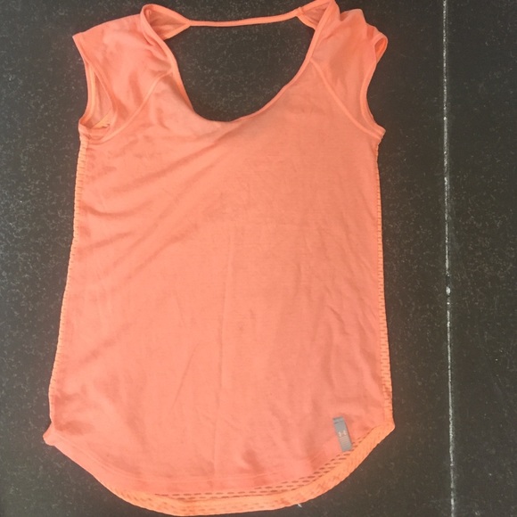 🏋🏻‍♀️UNDER ARMOR WORKOUT SHIRT!