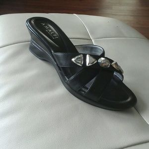 Amalfi by Rangoni black sandals size 7