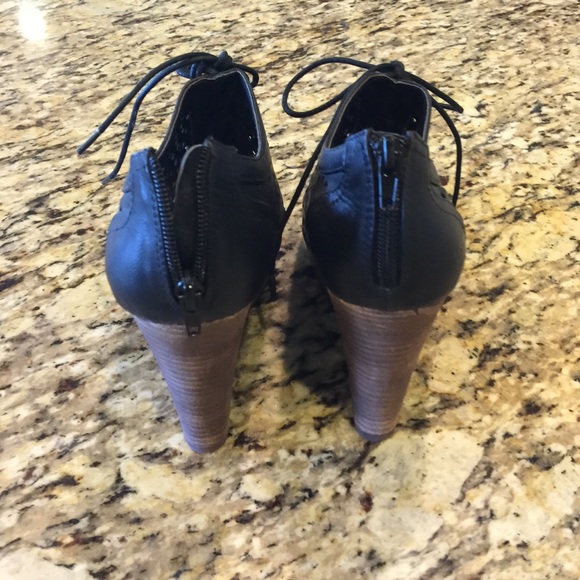 Shoes - Picture 2 of 3