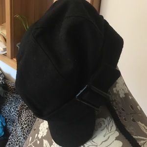 Black newsboy hat