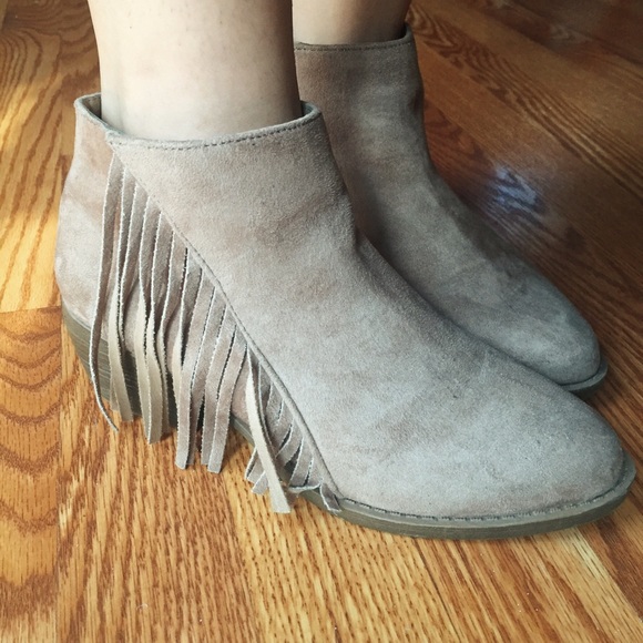 Suede, Taupe Booties w/tassels
