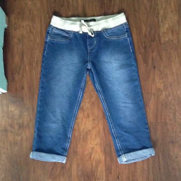 Girls capris.