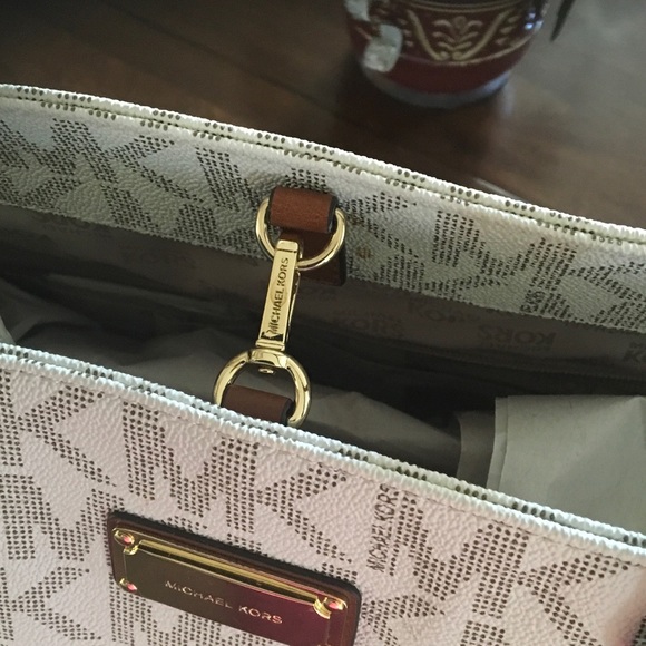 Michael Kors travel tote - Picture 2 of 4
