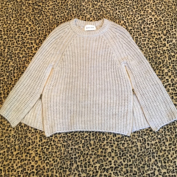 Olive & Oak Sweaters - BNWT OLIVE AND OAK CONTEMPORARY SWEATER CAPE O/S