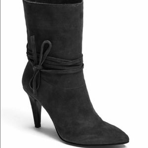 Nine West Painted Heart Gun Metal Boots Size 6