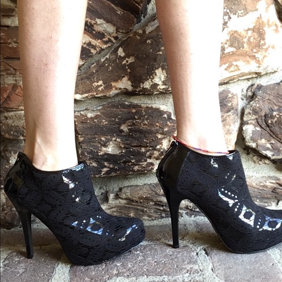 Charolette Russe Lace Ankle Boot Heels - Picture 2 of 2