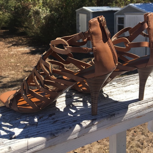 🎁Brand New Heels - Picture 2 of 4