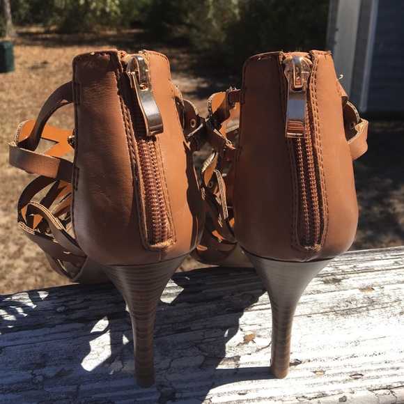 🎁Brand New Heels - Picture 3 of 4