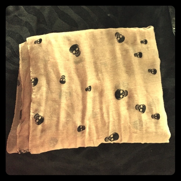 Light brown infinity scarf with black skulls