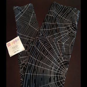 Lularoe OS Black Spiderwebs leggings NWT Halloween