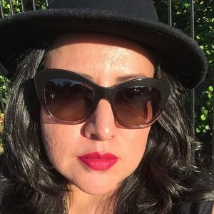 Meet your Posher, Claudia