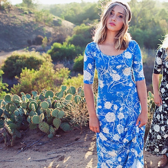 Not SELLING! Looking for this LulaRoe Ana dress!