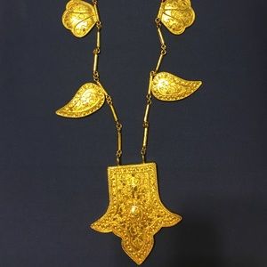 A RARE HANDMADE ETHNIC INDONESIAN DESIGN NECKLACE