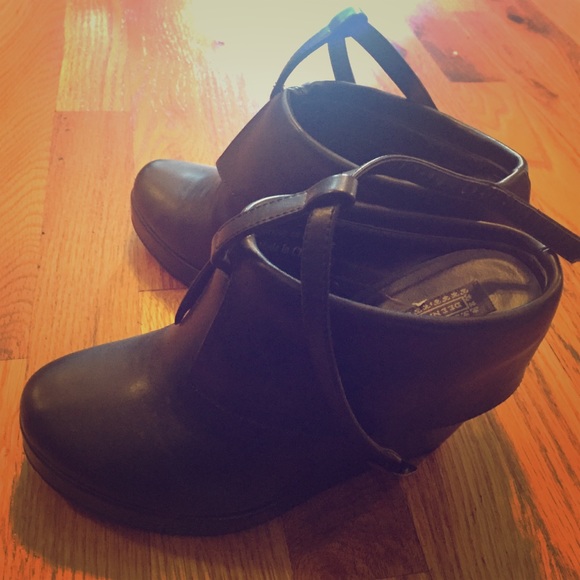 Deena & Ozzy booties