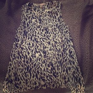 Black and white shear tank