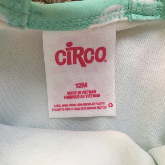 🎊Host Pick❌Adorable baby Swimsuit 12m UPC 50+💧 - Picture 4 of 4