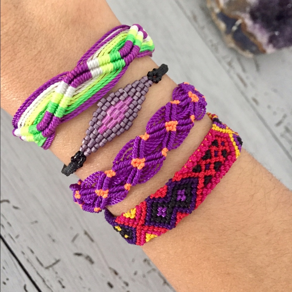 🆓Friendship Bracelet With Every Bundle!