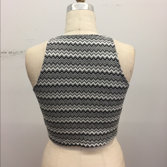 Geo Print Crop Top - Picture 3 of 3