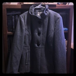 Light gray navy size XL coat. Ruffled collar.