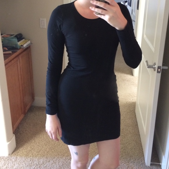 Long sleeve black bodycon dress