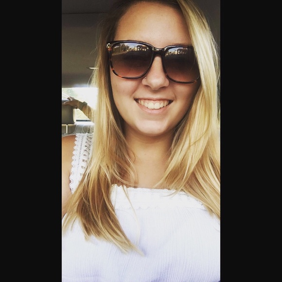 Meet your Posher, Sarah - Picture 1 of 1