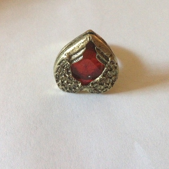 Red rhinestone heart ring - Picture 2 of 3