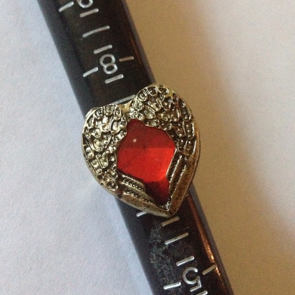 Red rhinestone heart ring - Picture 3 of 3