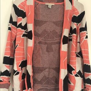 Super cute hi low geometric cardigan