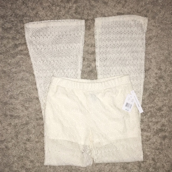๐ Cream Lace Crochet Palazzo Pants - Picture 3 of 4