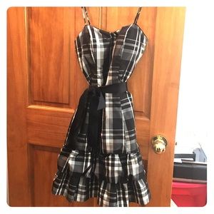 Short/Med length plaid dress w/black ribbon sash