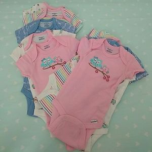 New w/o tags, 2 sets of onesies. total of 10.