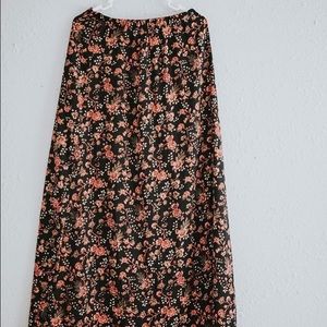 Floral high waisted skirt.