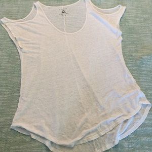 White linen flowy top Calypso