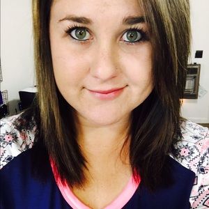 Meet your Posher, Caitlin